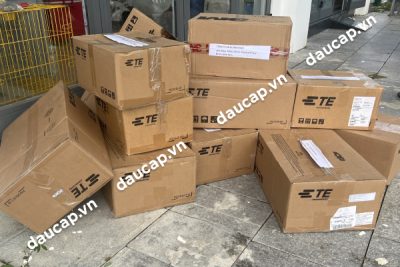 Giao lô hàng đầu cáp T-Plug 24kV - TE Raychem cho khách hàng