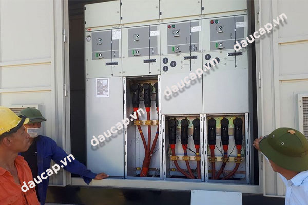 Đầu cáp T-Plug Raychem lắp đặt cho tủ RMU ABB