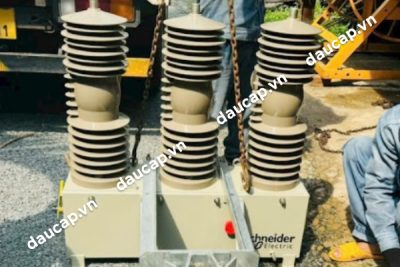 Giao hàng Recloser Schneider 630A 27kV