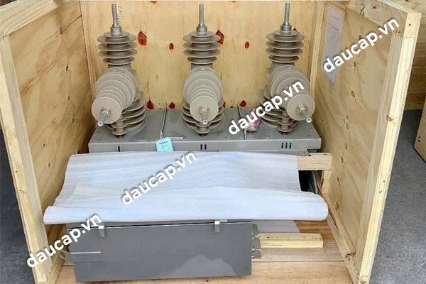 Máy cắt Recloser Schneider 630A 27kV